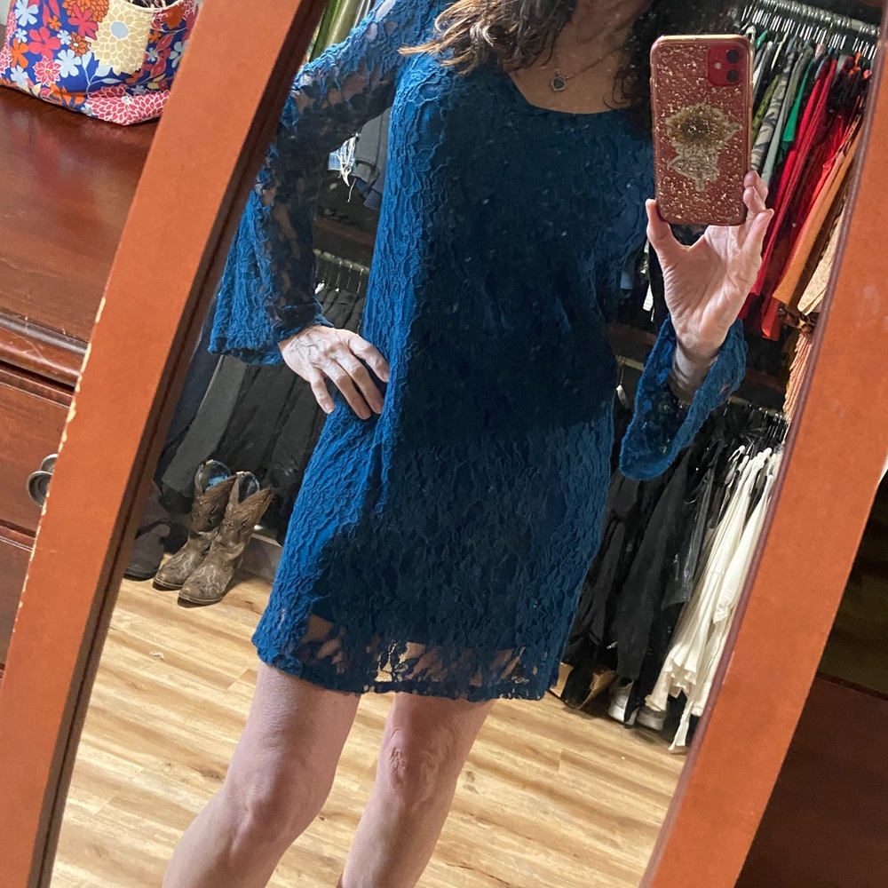 Short lace long sleeve dress